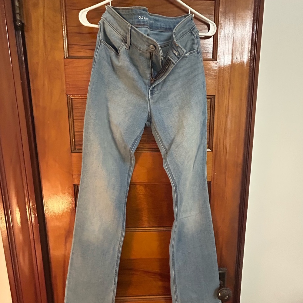 Old Navy Light Wash Mid-rise Bootcut Jeans- Women’s size 6